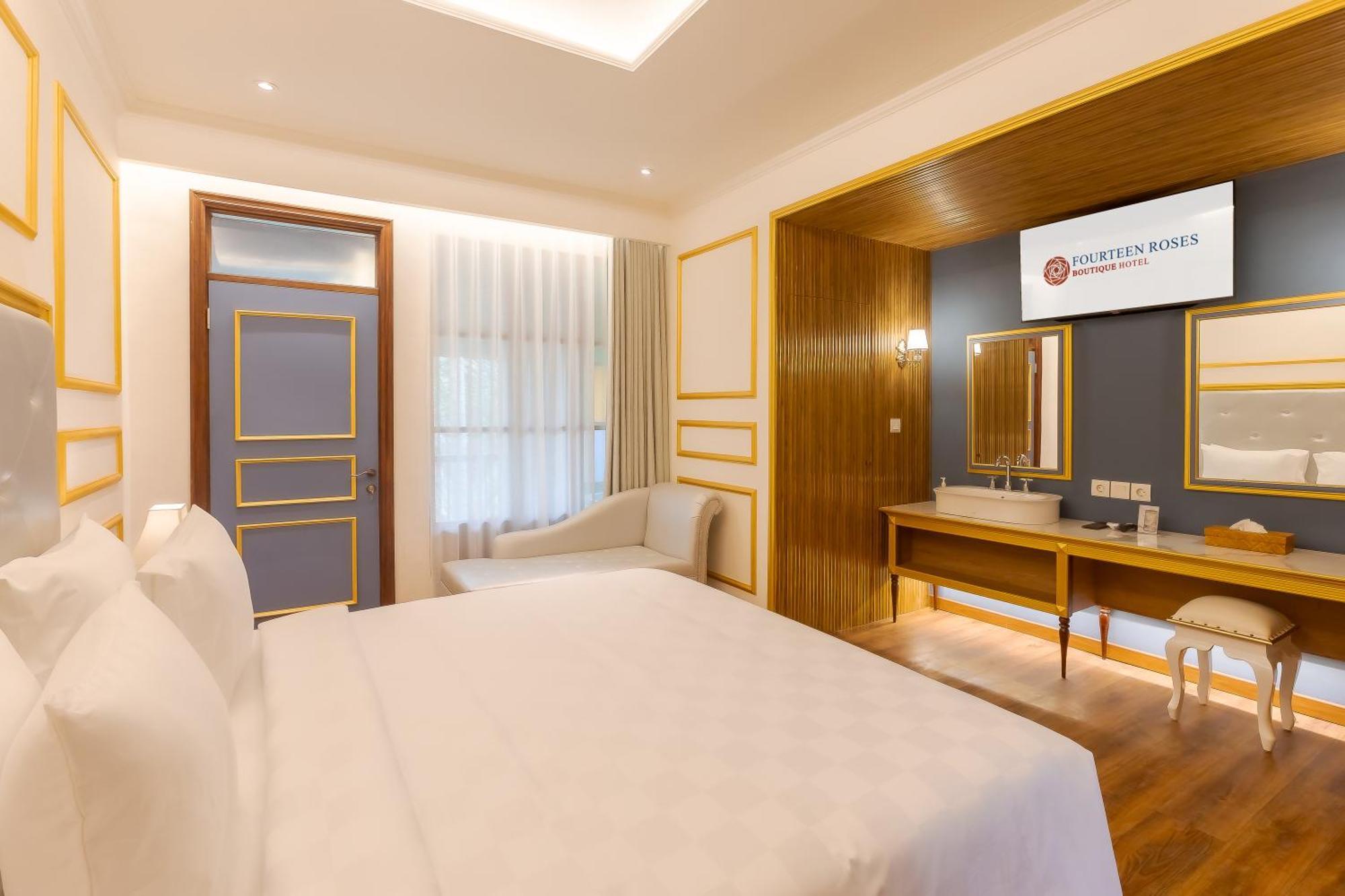 Fourteen Roses Boutique Hotel, Kuta Legian Exterior foto