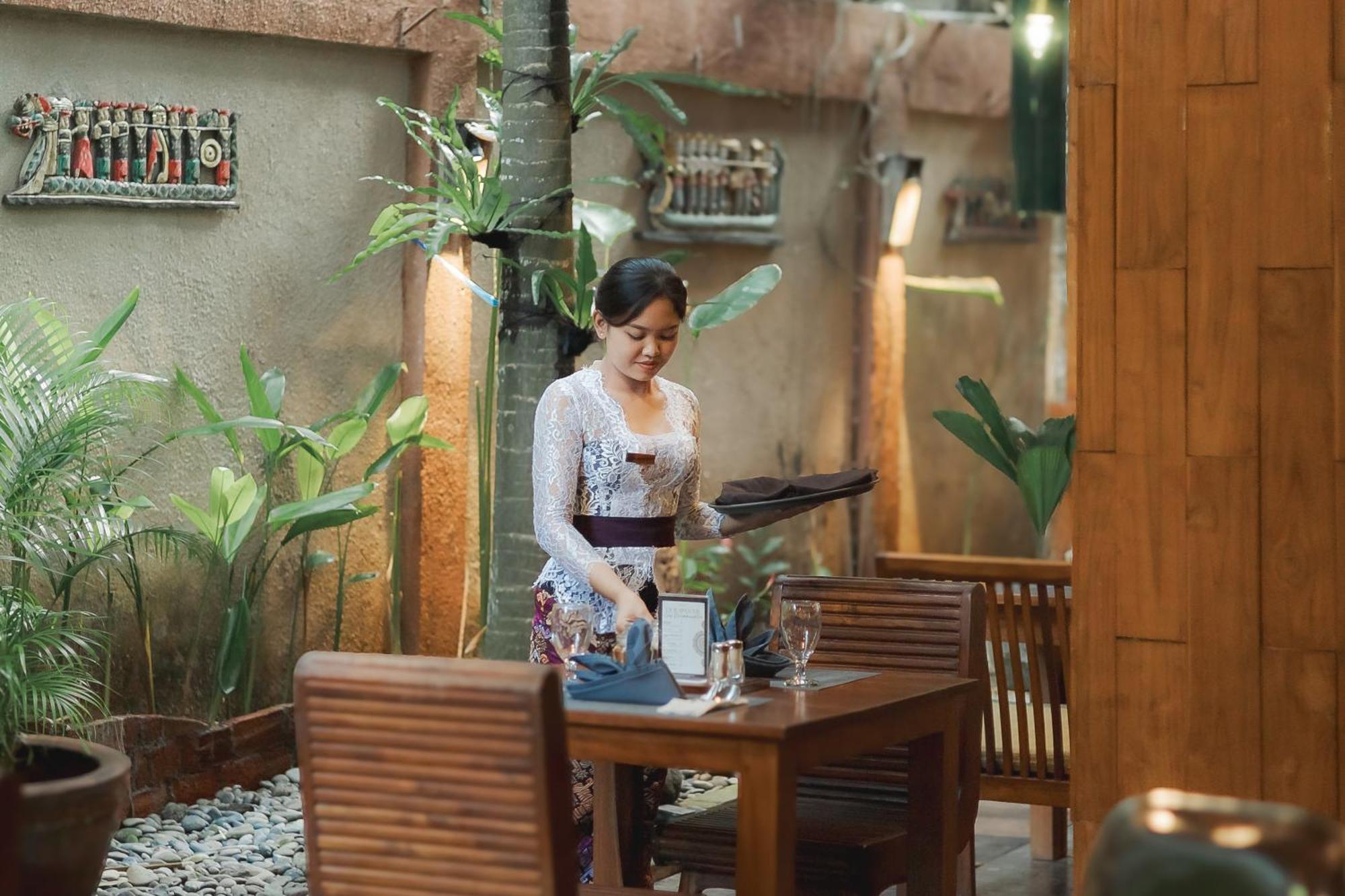 Fourteen Roses Boutique Hotel, Kuta Legian Exterior foto