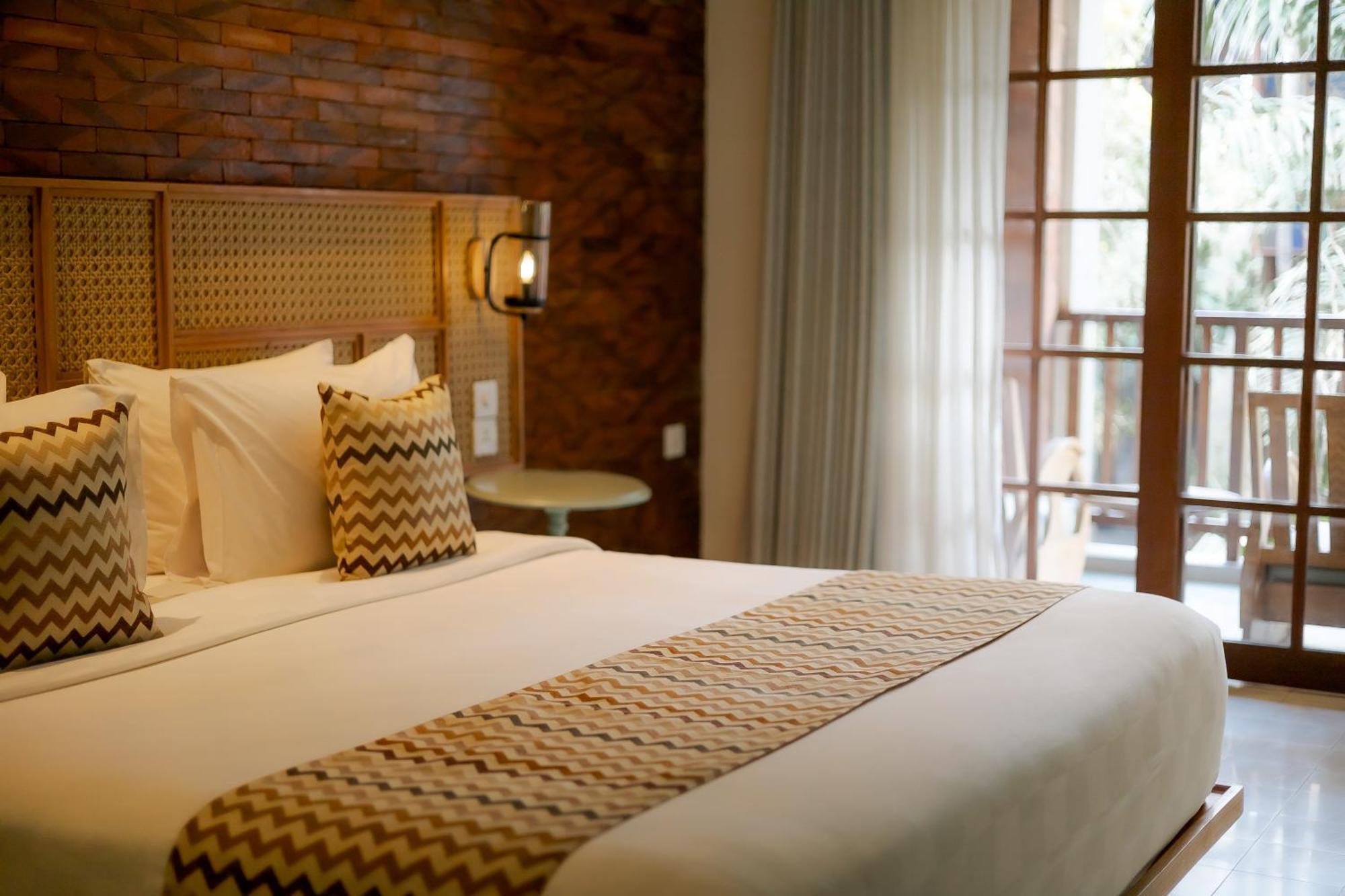 Fourteen Roses Boutique Hotel, Kuta Legian Exterior foto