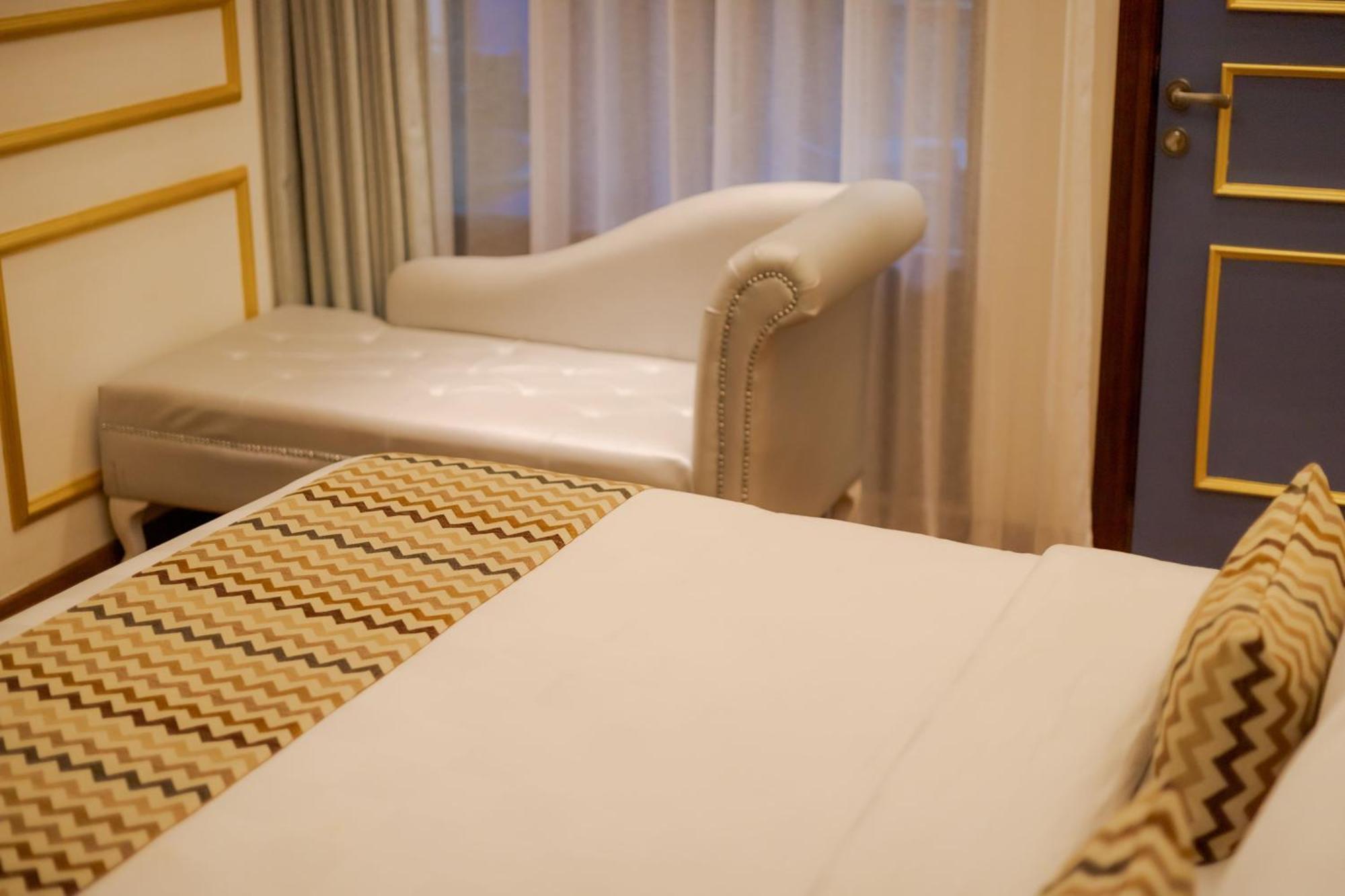 Fourteen Roses Boutique Hotel, Kuta Legian Exterior foto